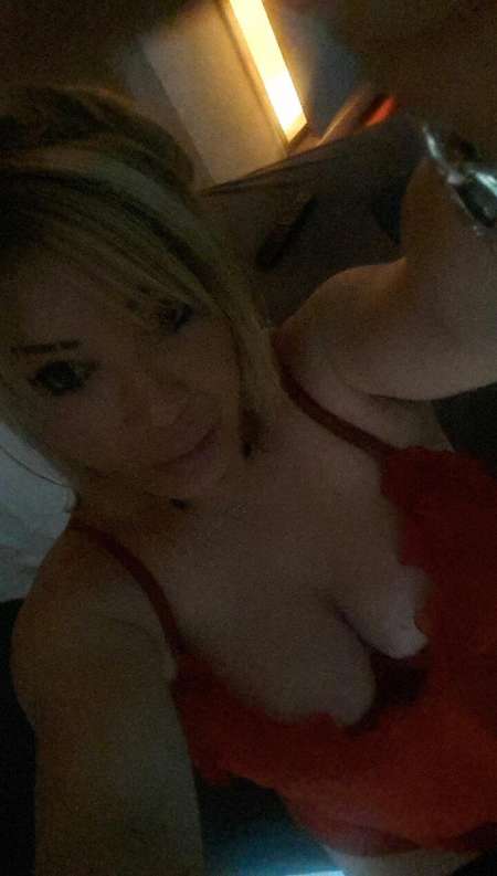 jolie trans blonde pour moment de detente