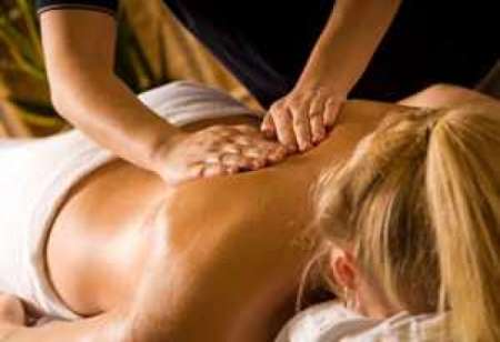 JH offre massage de détente féminine gratuitement.