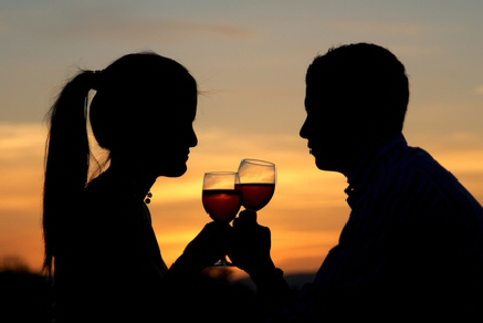 Homme pour amuser avec une femme discrètement