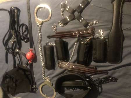 Joli femboy vénale, soumission et pipes