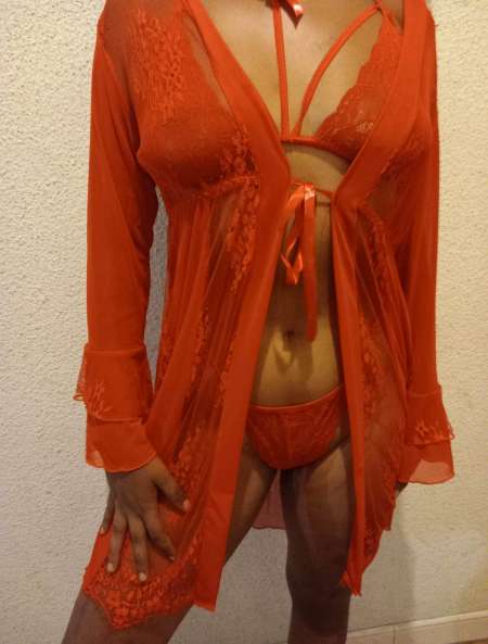 Jeune femme réunionaise dispo