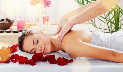 Jeune homme pour les femmes chez vous