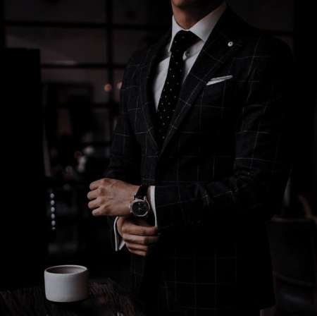 Homme d’affaires classe, cherche belle étudiante