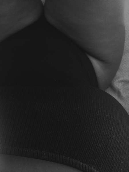 Jeune africaine recherche Sugar daddy ou money sla