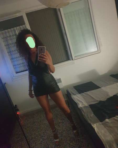  Nadia la brunette