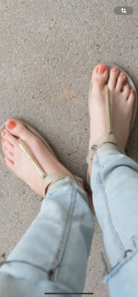 Pieds des jeunes demoiselles