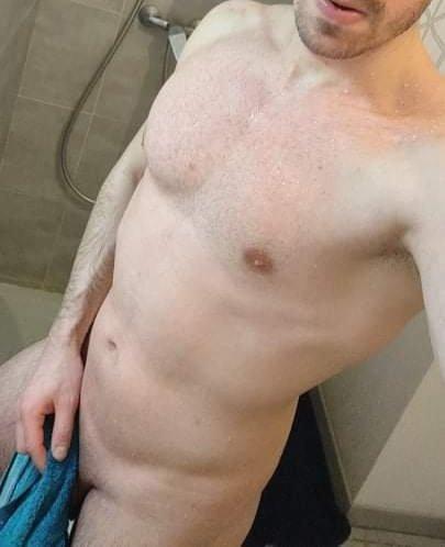 Jeune homme pour femme uniquement