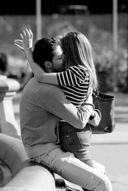 Gentleman for a hot young lady (hors milieu svp)