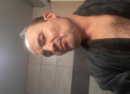 HOMME TRÈS DISCRET POUR HOMME