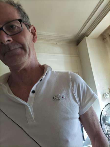 Homme cherche femme aime bien cuni