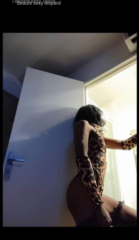Maîtresse Ebony dominatrice sexy
