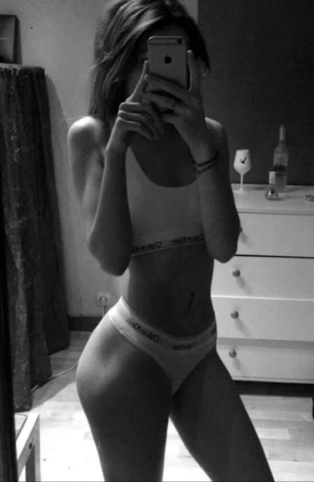 Jeune parisienne sexy de 21 ans