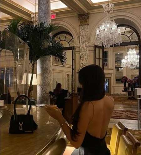 Femme bonne vivante