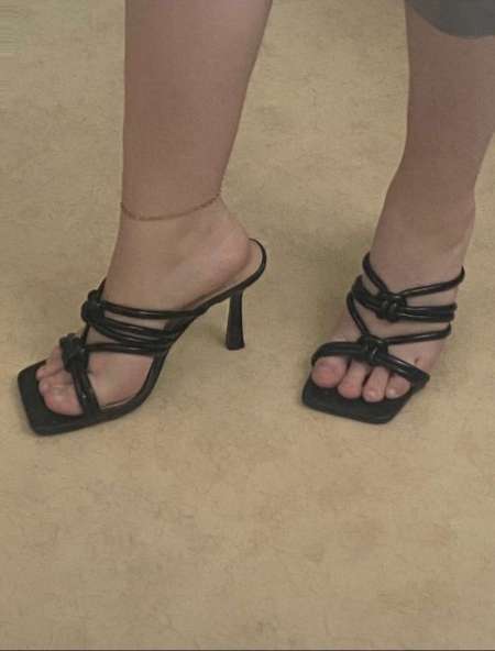 Vente de photos de pieds - Scénarios possibles