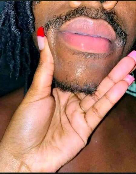  Homme black discret et reçois