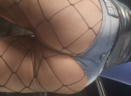 Travestie sexy prête à servir sa maîtresse