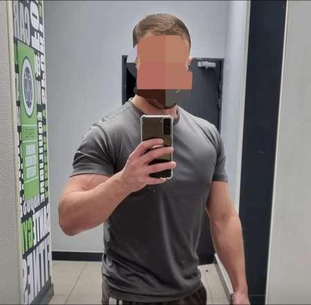 Homme charmant à votre service