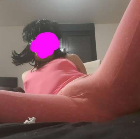 Mounira travesti beurette débutante
