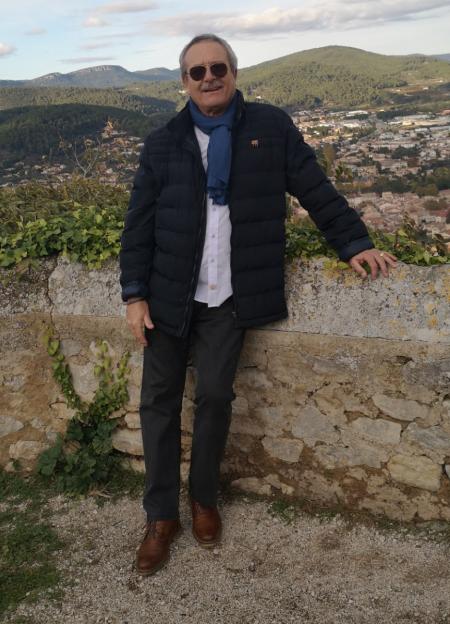 Homme mûr discret recherche belle poitrine à cares
