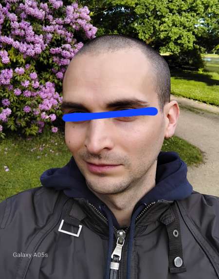 Soumis cherche dominante/facesitting/pieds